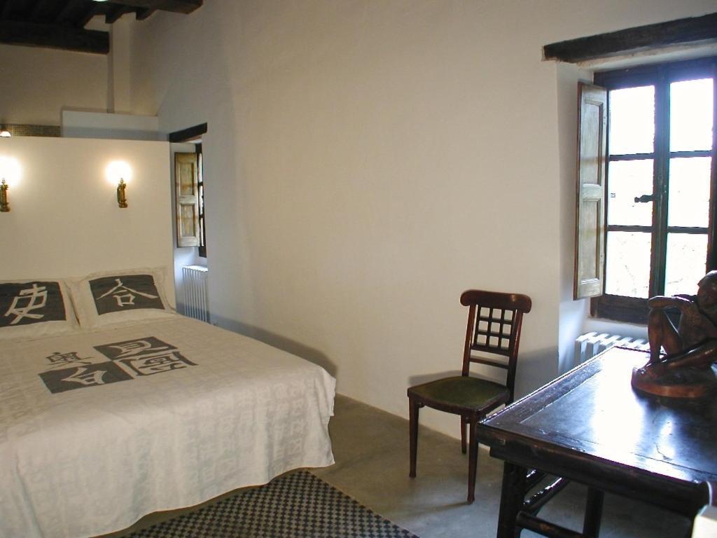 Chambres D'Hotes Chateau Beaupre Saint-Laurent-des-Arbres Room photo